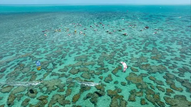 Perobas: flat turquoise water over the reef pools at low tide